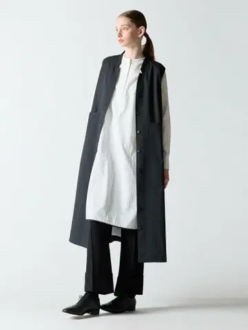 mizuiro ind 스탠드 카라 플레어 베스트 원피스 차콜 그레이