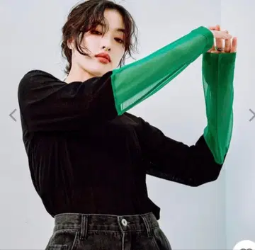 택 포함 새상품 소매 절개 풀오버 LEPSIM 블랙/그린 긴팔 T셔츠