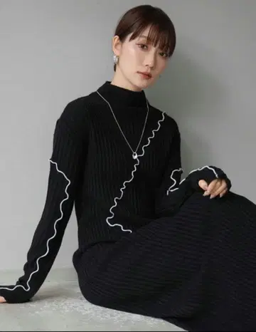 라스트 배색 메로우 니트 원피스 블랙 뤼미에 lumier