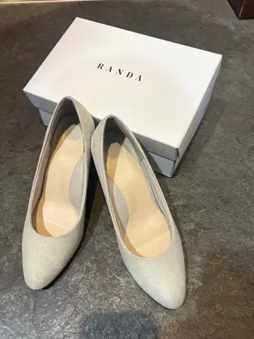 RANDA 베이지 펌프스 (박스 포함)