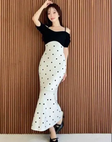 RESEXXY 오프숄더 도트 머메이드 니트 원피스