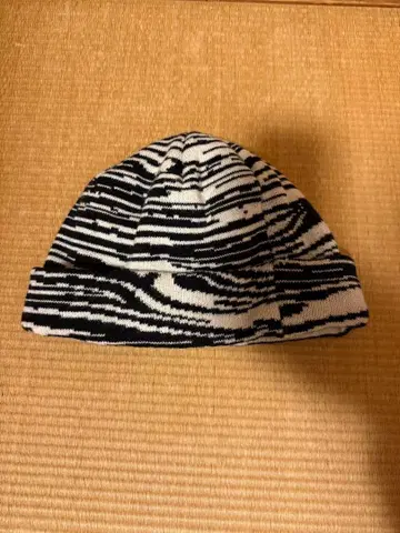 스트라이프 디자인 니트 모자