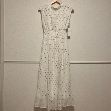 Noela 화이트 도트 무늬 원피스 M 사이즈