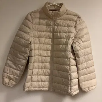 M 사이즈 다운 자켓 베이지 가볍고 따뜻한 컴팩트