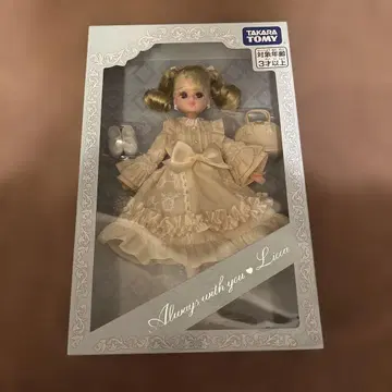 타카라토미 리카짱 크림색 드레스