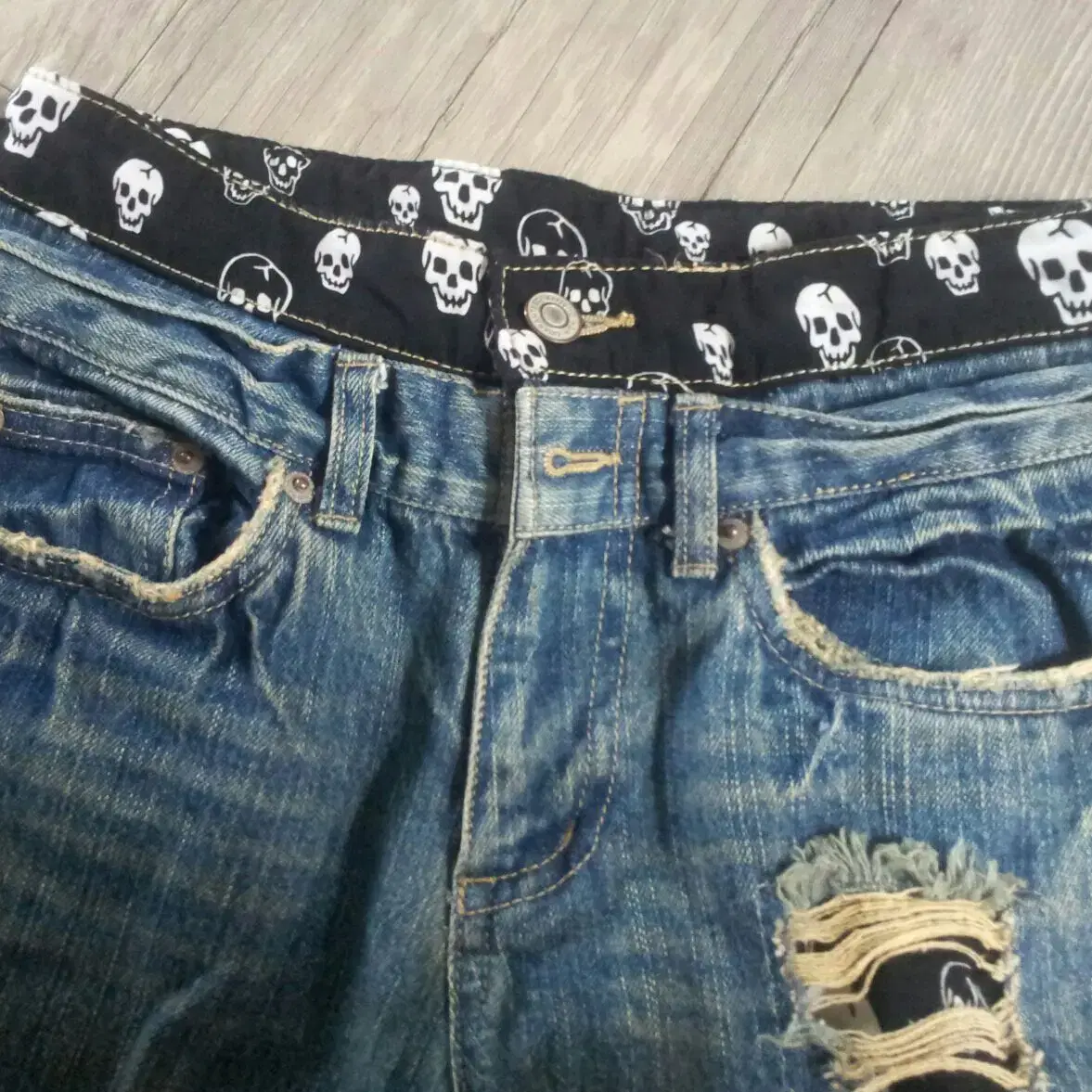 Skull-shaped straight-fit jeans