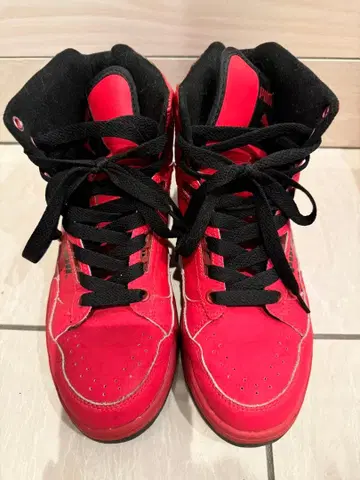 PUMA 빨간색 레오파드 무늬 스니커즈