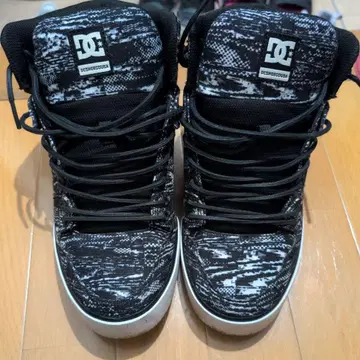 DC 블랙/화이트 스니커즈 하이컷