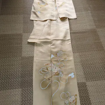 연한 베이지 꽃무늬 호몬기