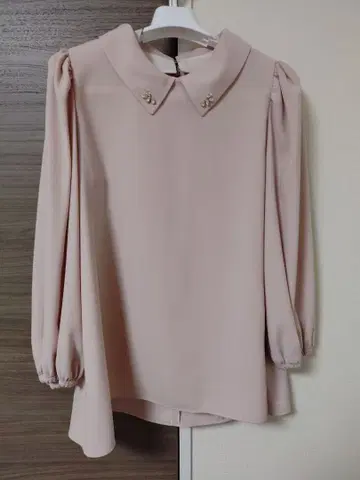 핑크 카라 부착 긴팔 블라우스