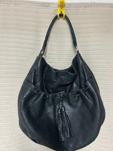안야 힌드마치 블랙 가죽 숄더백 태슬 포함