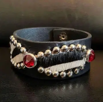 가죽 팔찌 2.5cm 폭 블랙 USA제 스터드 제브라 패턴 [ M ]