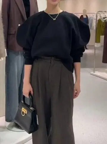 AMOMMA 퍼프 슬리브 스웨트