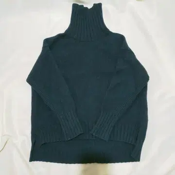 맥피 네이비 S 터틀넥 스웨터