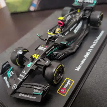 브라 고 Mercedes-AMG F1 W14 E Performance