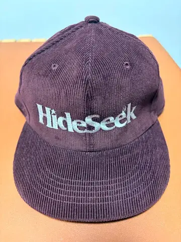 HideSeek 코듀로이 캡 버건디