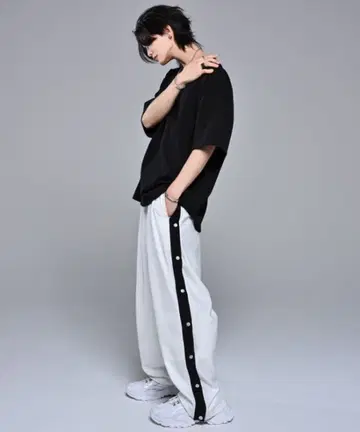 ADRER 풀 스냅 사이드 라인 디포메이션 팬츠