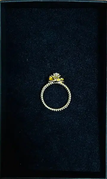 꽃 모티브의 골드링