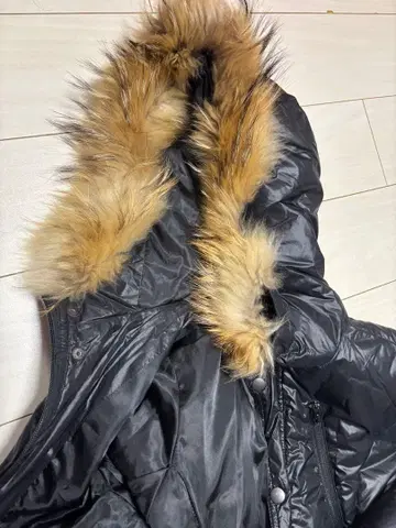 퍼 달린 블랙 퀼팅 자켓