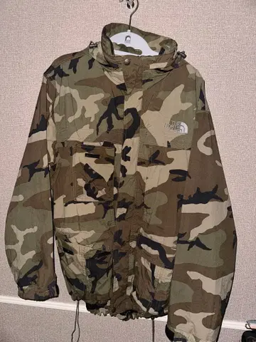 THE NORTH FACE 카모플라쥬 마운틴 파카