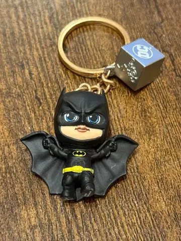 [ 레어 ] 새상품급 코스베이비 키링 배트맨 핫토이즈 입장 혜택