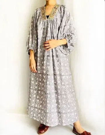 pokipcee 자수 긴팔 롱 원피스 그레이 계열