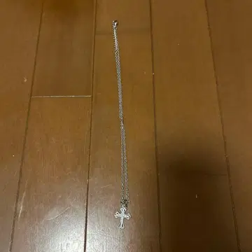 실버 크로스 모티브 목걸이