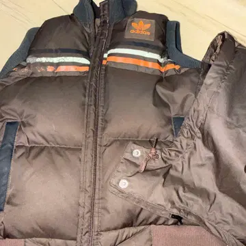 adidas 브라운 다운 베스트 스트라이프