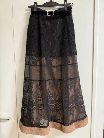 AMERI 레이스 퍼 롱 스커트