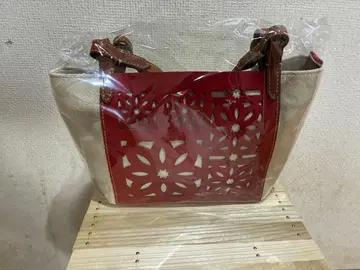컷 아웃 디자인 토트백 베이지 빨간색