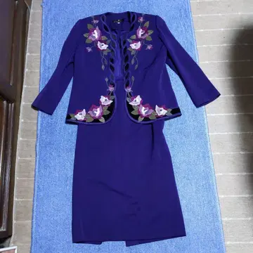 GRAZIOSO 보라색 꽃무늬 자수 셋업 8 어깨 패드 버블 수트