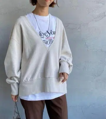 더 신즈 V넥 오버사이즈 맨투맨