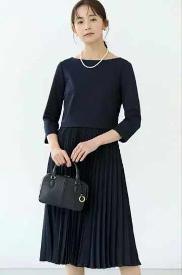 쿠미쿄쿠 작은 워셔블 저지 콤비 플리츠 원피스 네이비