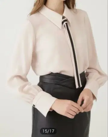 핑키앤다이안 바이컬러 타이 블라우스