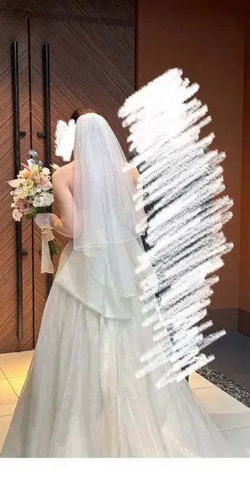 웨딩 베일과 그로브, 티아라