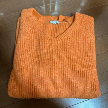 niko and. 오렌지 V넥 스웨터