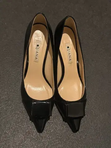 DIANA 블랙 스틸레토 펌프스