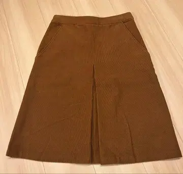 APC 코듀로이 사다리꼴 스커트