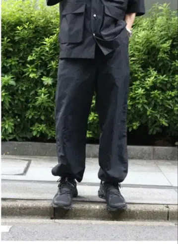 UNIVERSAL PRODUCTS 나일론 트랙팬츠 블랙