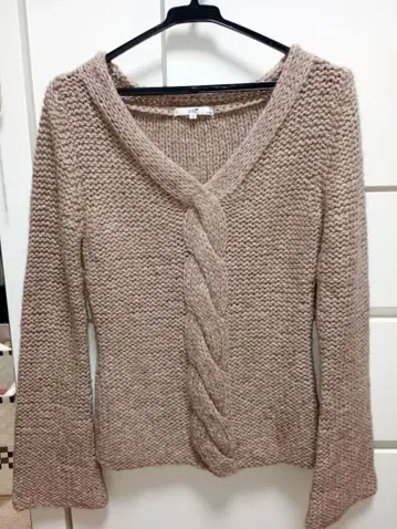 23구 베이지 V넥 케이블 짜임 니트 38