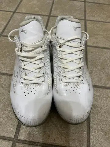 Mizuno 화이트 스파이크 슈즈