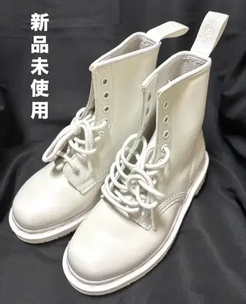 미사용 새상품! Dr.Martens 올 화이트 8홀 부츠 UK4