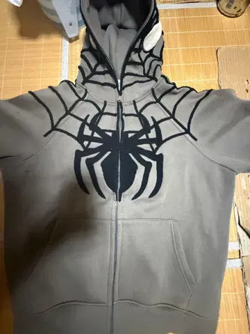 스파이더맨 후드티 그레이