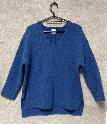 [ 3847 ] 새상품급 쿠리하라 하루미 두꺼운 원단 V넥 니트 블루
