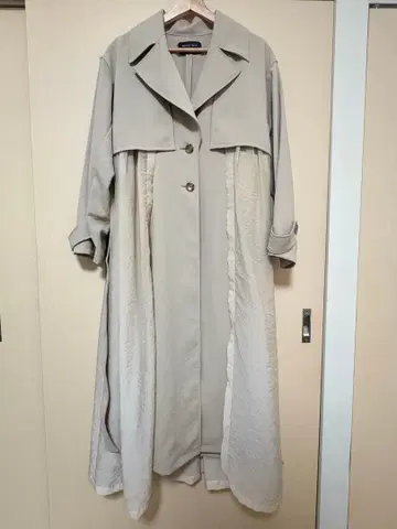 UNITED TOKYO 베이지 트렌치코트