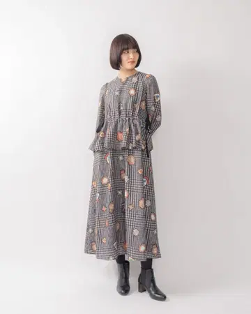 이번 시즌 로이스크레용 와펜 체크 원피스