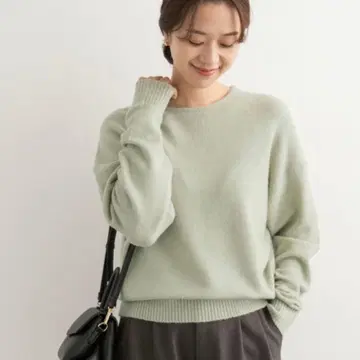 [ 새상품급 ] 어반 리서치*모찌모찌 크루넥 니트 스웨터