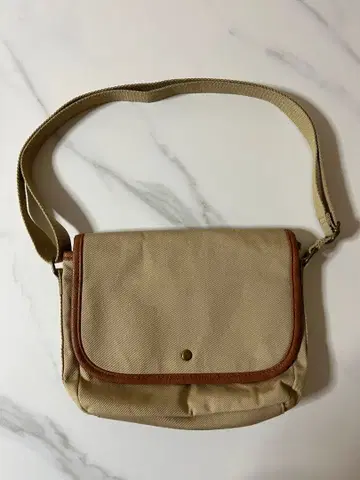 베이지 캔버스 숄더백