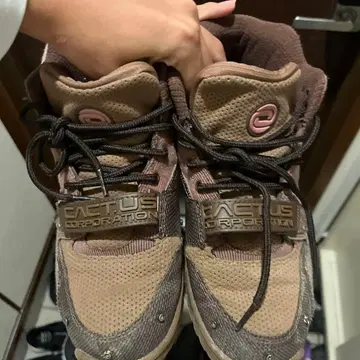 트래비스 스캇 스니커즈