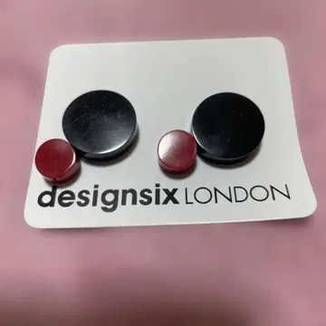 designsix LONDON 스터드 귀걸이 블랙 빨간색